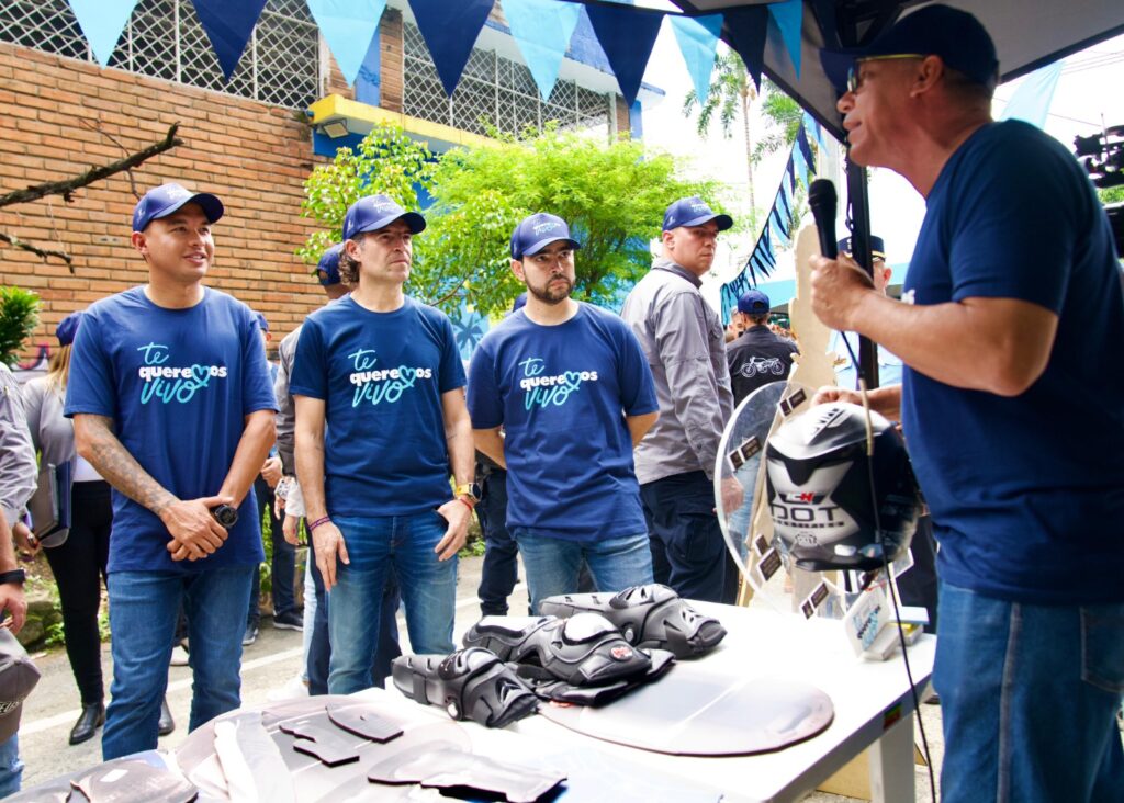 Imagen alcalde y funcionarios