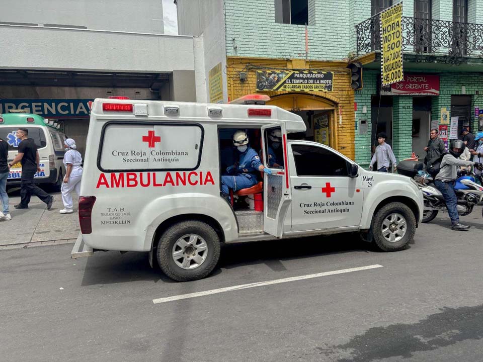 Imagen ambulancia con la puerta abierta