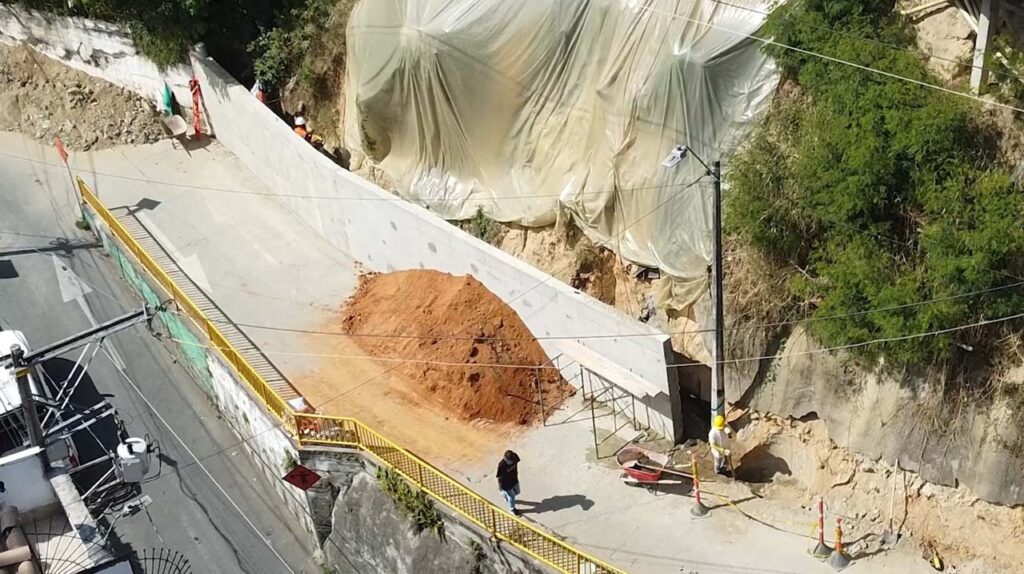 Imagen proceso arreglo de carretera