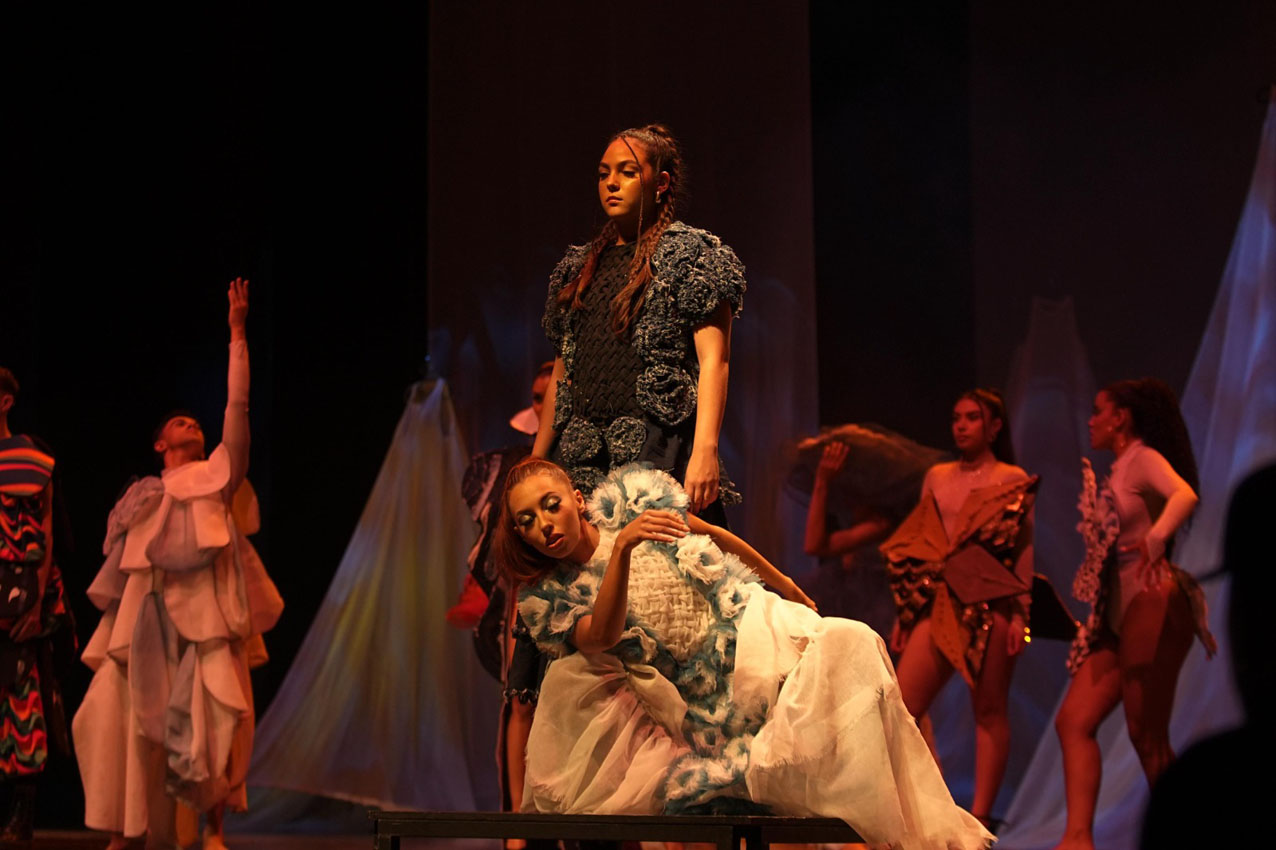 Imagen beneficiarias Sapiencia como maquilladoras Colombiamoda (1)