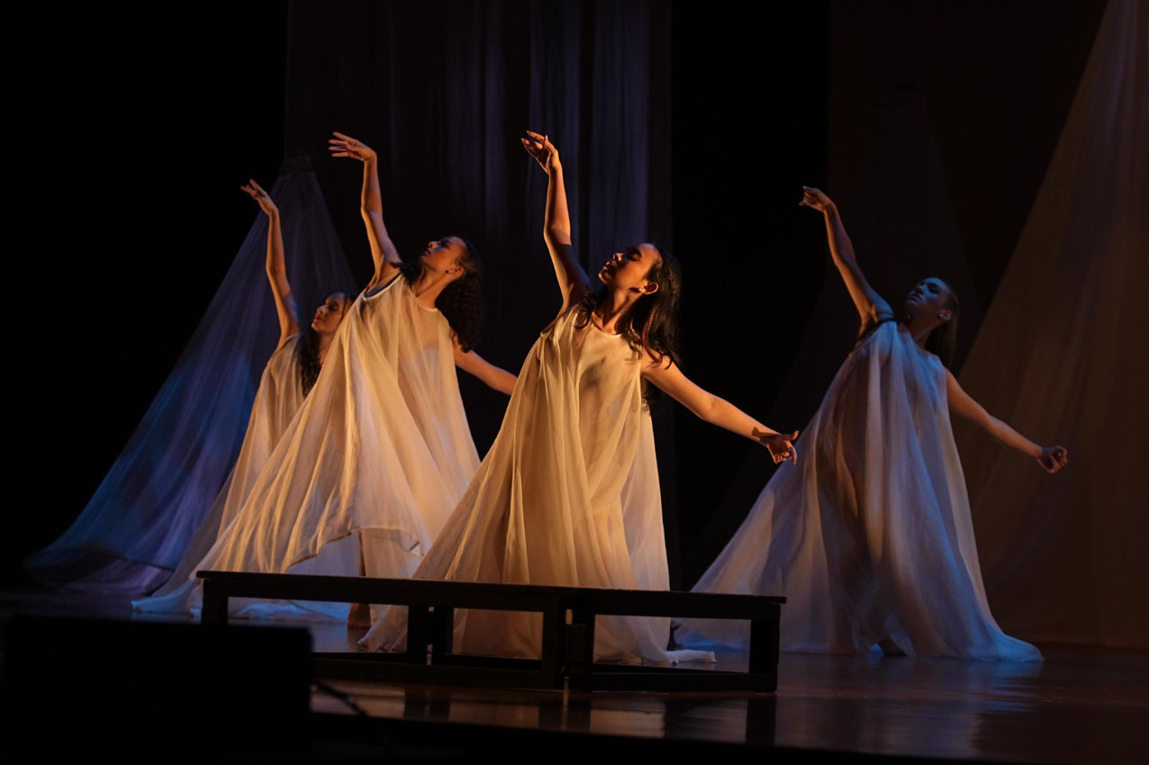 Imagen beneficiarias Sapiencia como maquilladoras Colombiamoda (3)