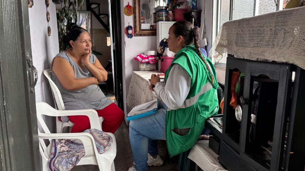 Imagen ciudadana con funcionaria Mínimo vital