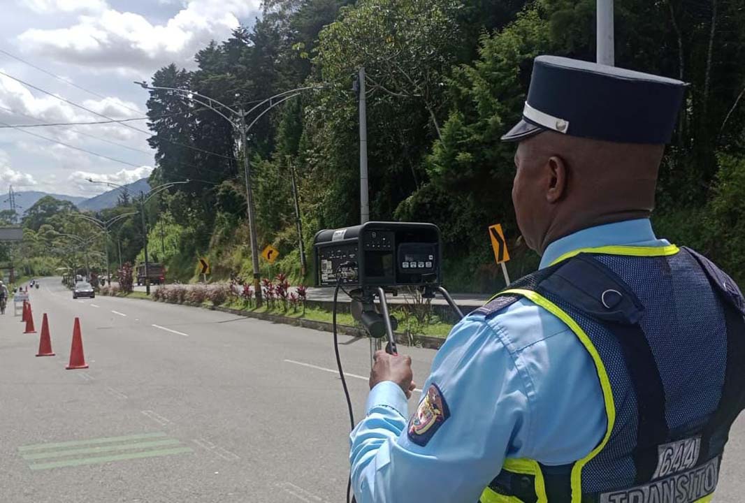 Imagen control de policía de velocidad