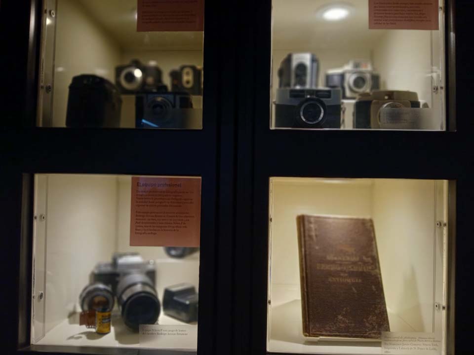 Imagen de cámaras antiguas Sala Antioquia