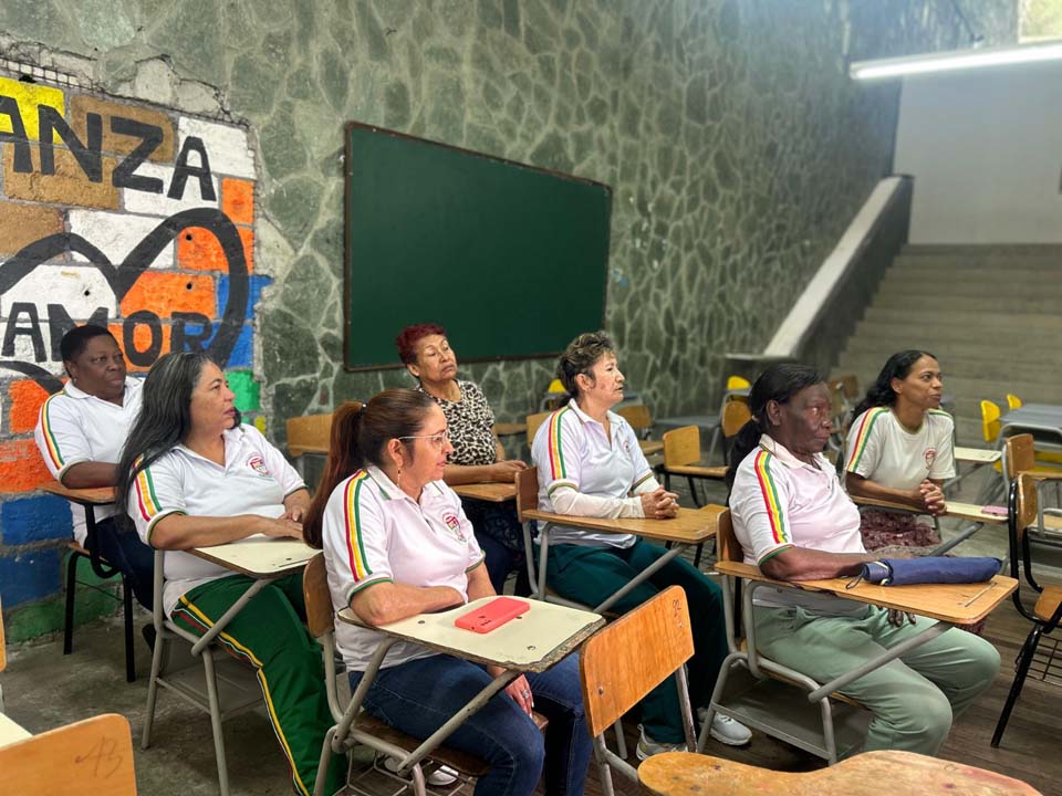 Imagen de mujeres estudiantes