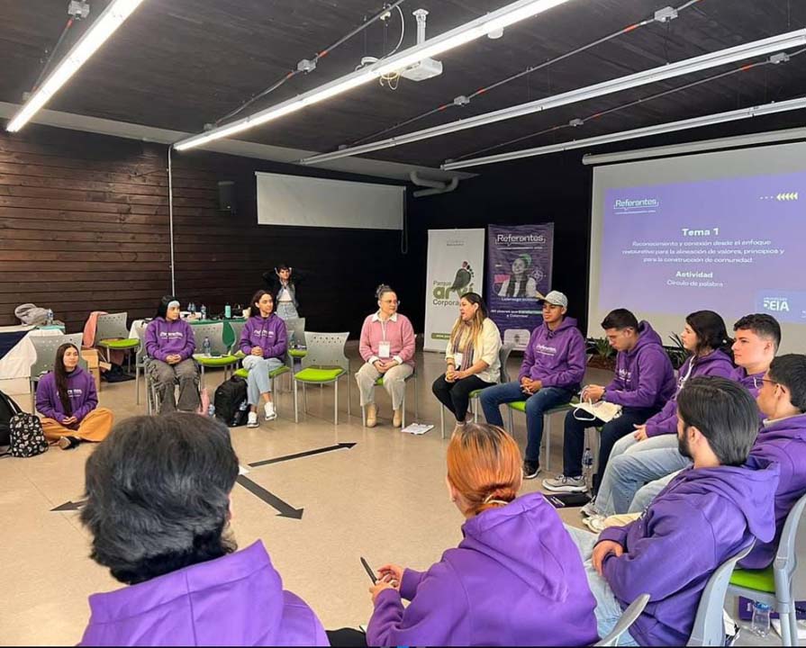 Imagen de mujeres reunidas