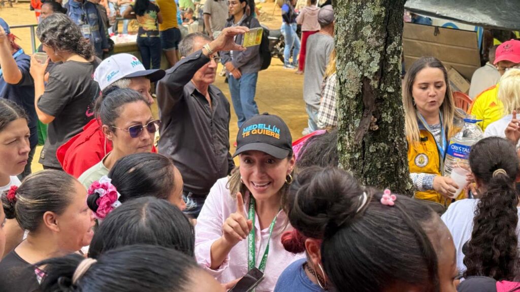 Imagen de personas afectados acompañamiento del distrito