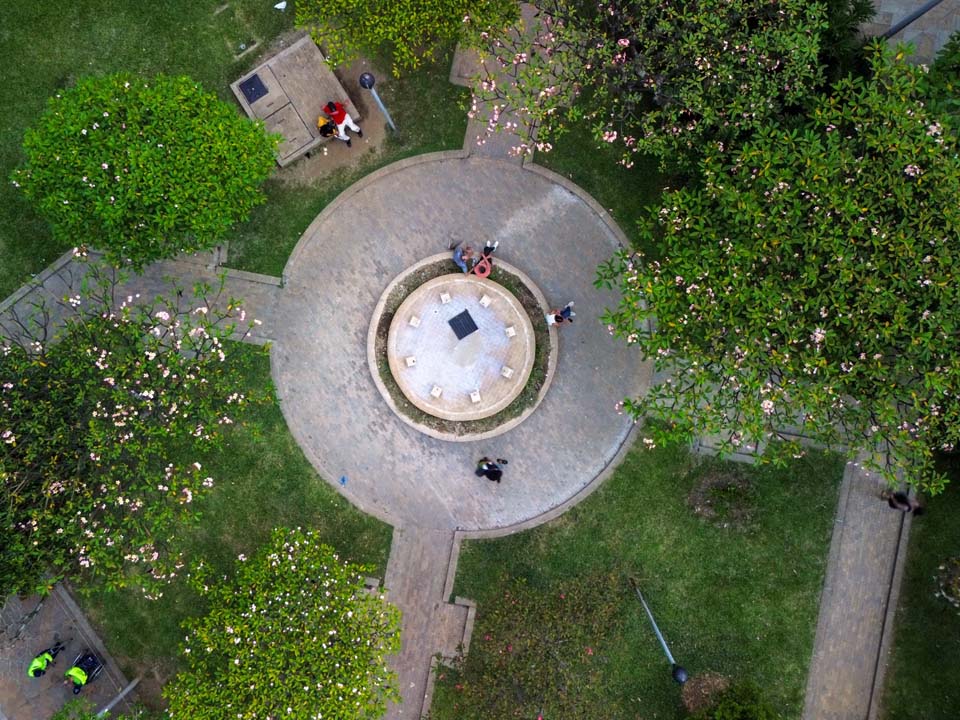 Imagen dron 3 Plaza de Botero fuente