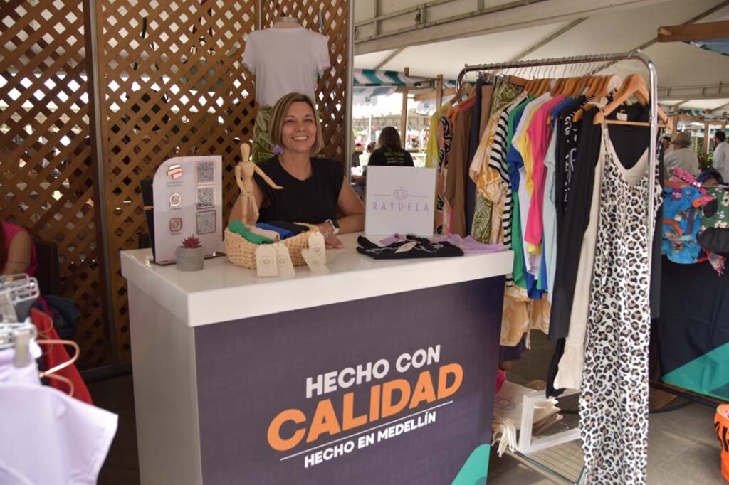 Imagen feria que apoya el talento local 4