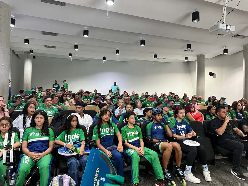 Imagen jóvenes deportistas en evento