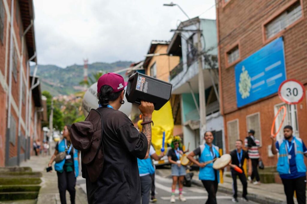Imagen jóvenes en parchemos