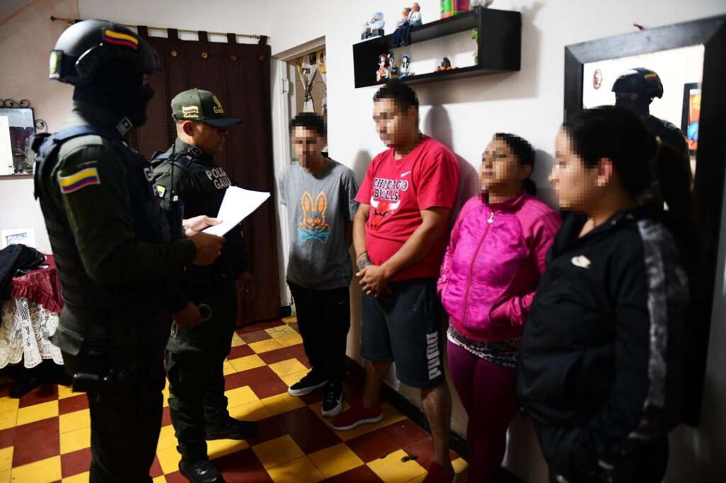 Imagen lectura de derechos a los aprendidos
