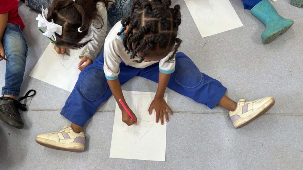 Imagen niñas y niños Medellín (2)