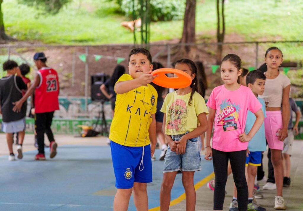 Imagen niños jugando