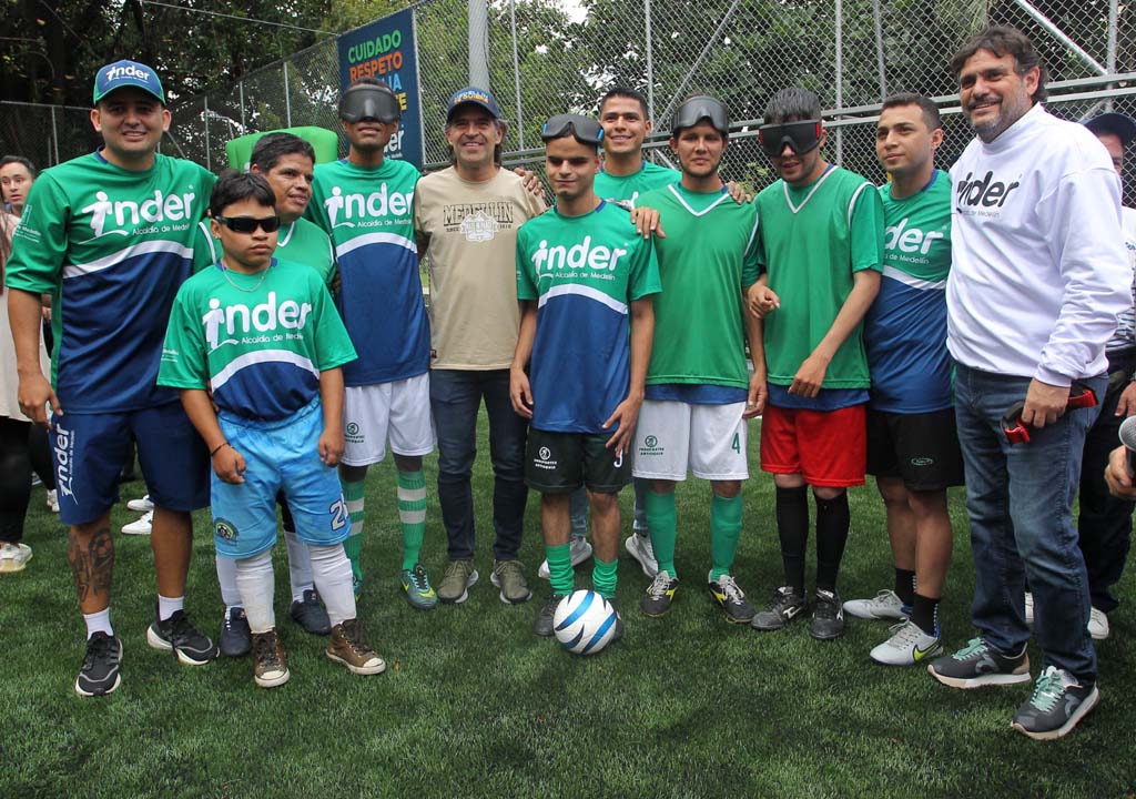 Imagen niños y ALCALDE