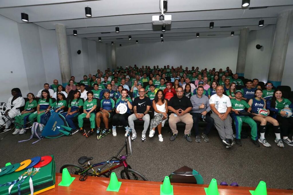 Imagen participantes de Escuelas Populares jóvenes talentos