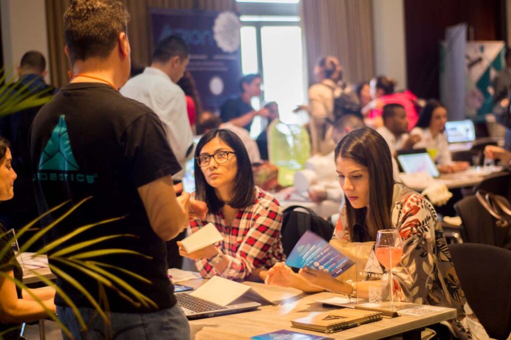 Imagen personas en Poténciate