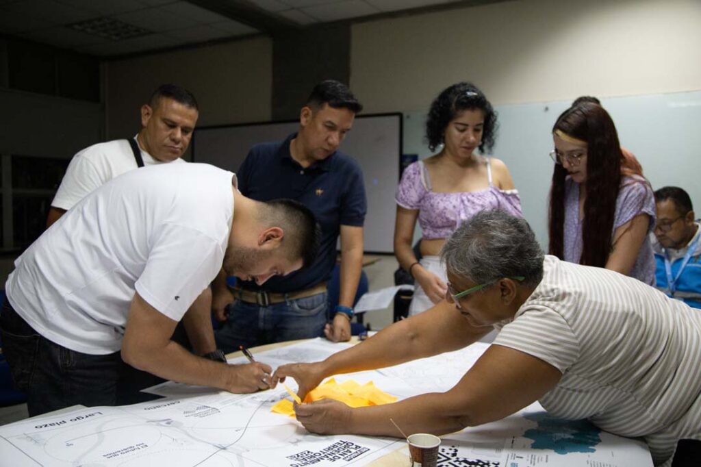 Imagen personas en plan de ordanamiento territorial 3