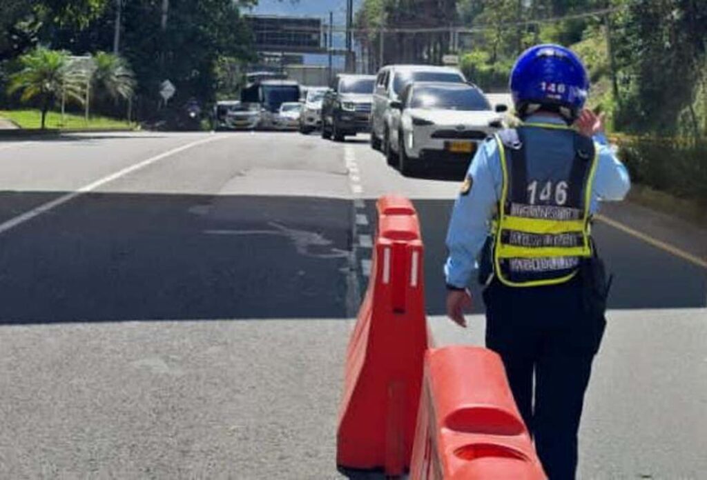 Imagen policía haciendo retén para piques ilegales