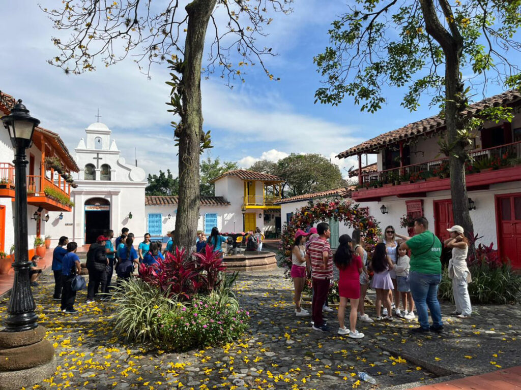 Imagen pueblito paisa Feria de las Flores (4)