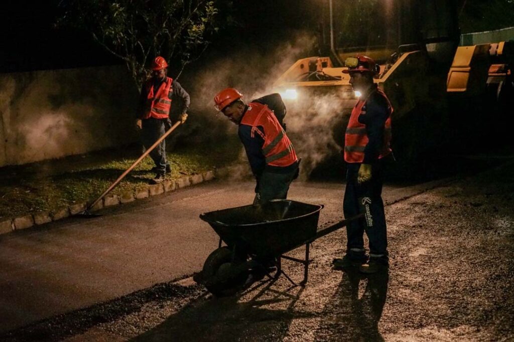 Imagen trabajadores en la noche