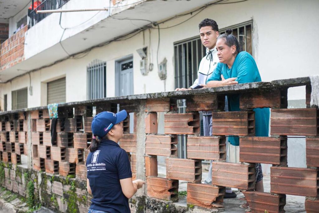 Imagen visita a familias afectadas por las lluvias