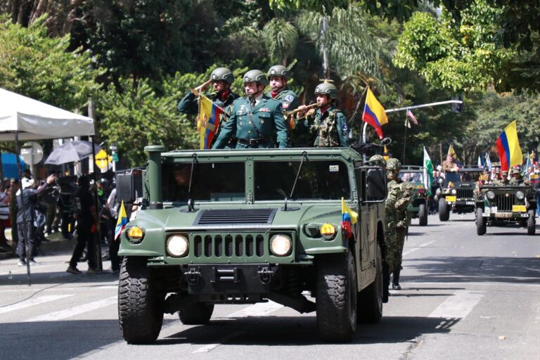 Desfile militar del 20 de julio