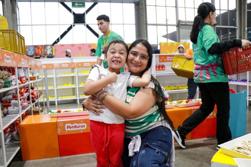 IMagen niña con su mamá