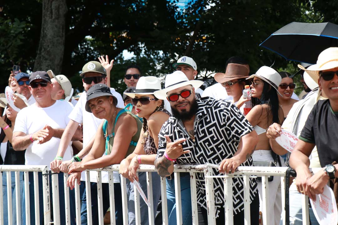 Imagen de asistentes del desfile (3)