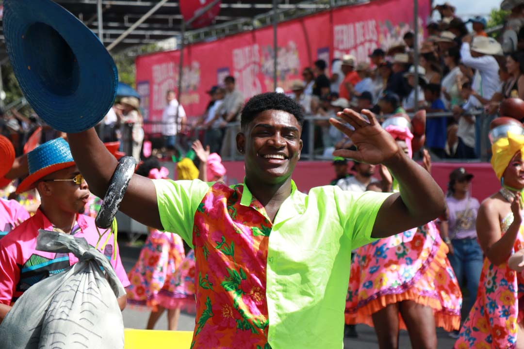 Imagen de bailarines en el desfile 8