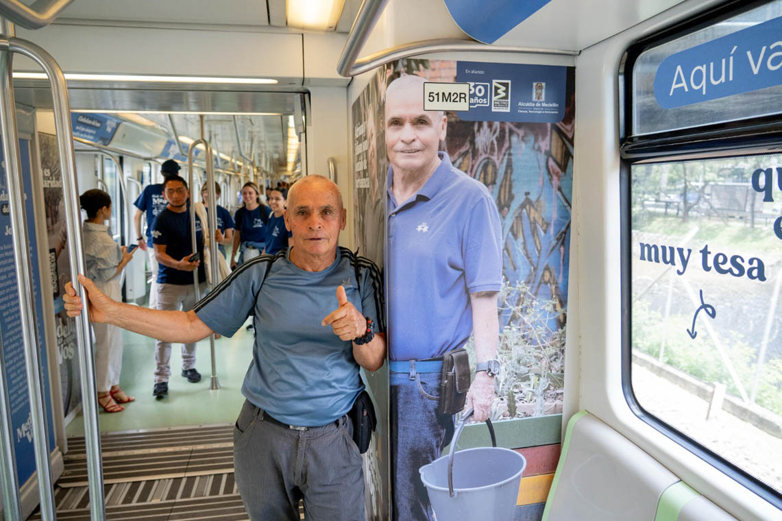 Imagen de ciudadano que participa en la campaña ¡Qué orgullo Medellín! en el Metro de Medellín 2
