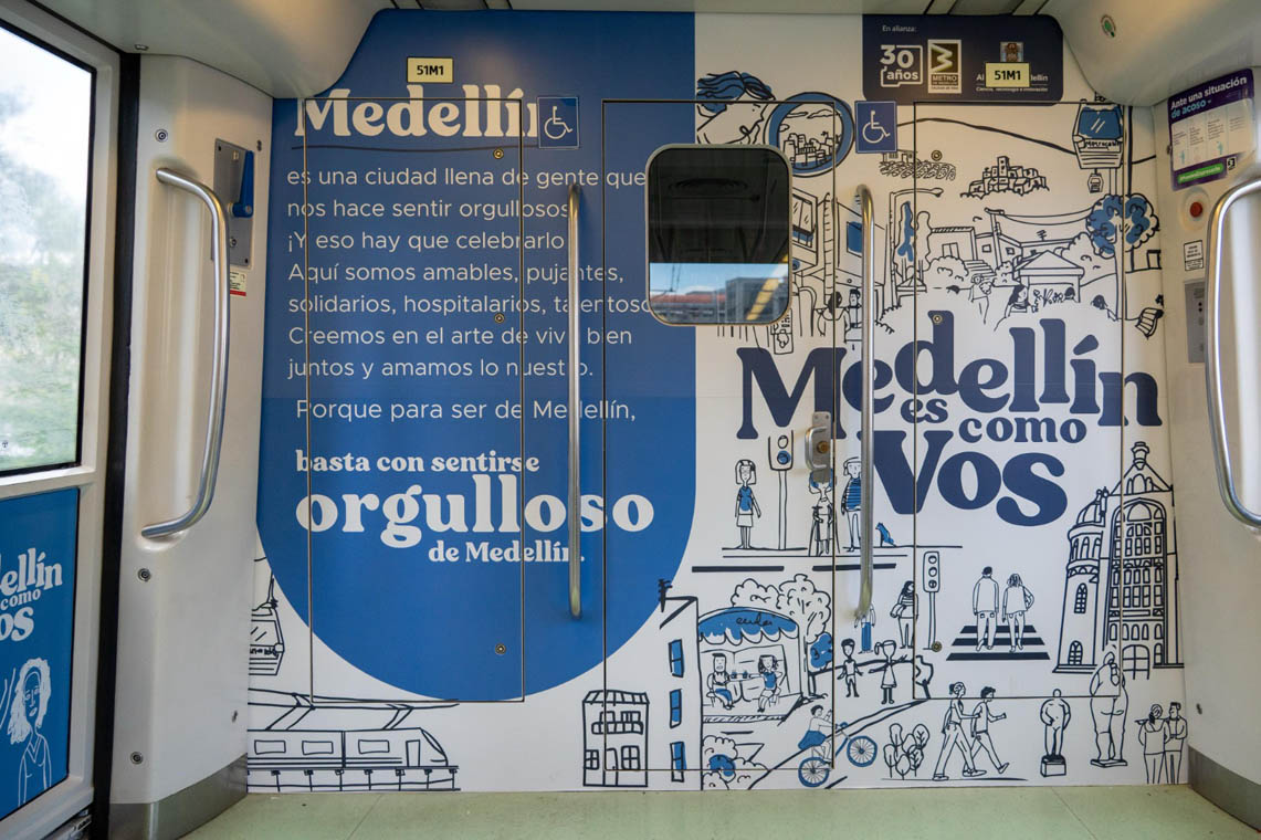 Imagen de la campaña ¡Qué orgullo Medellín! en el Metro de Medellín 2