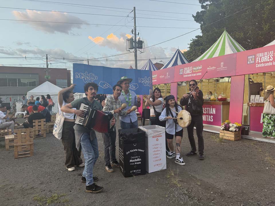 Imagen de músicos Plaza del Rio