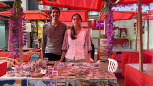 Imagen de pareja indígena con emprendimiento