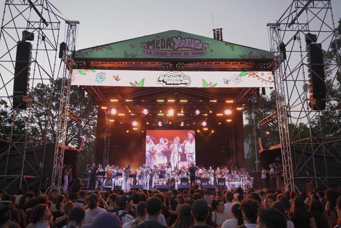 Imagen de tarima concierto Festival MedaYoung