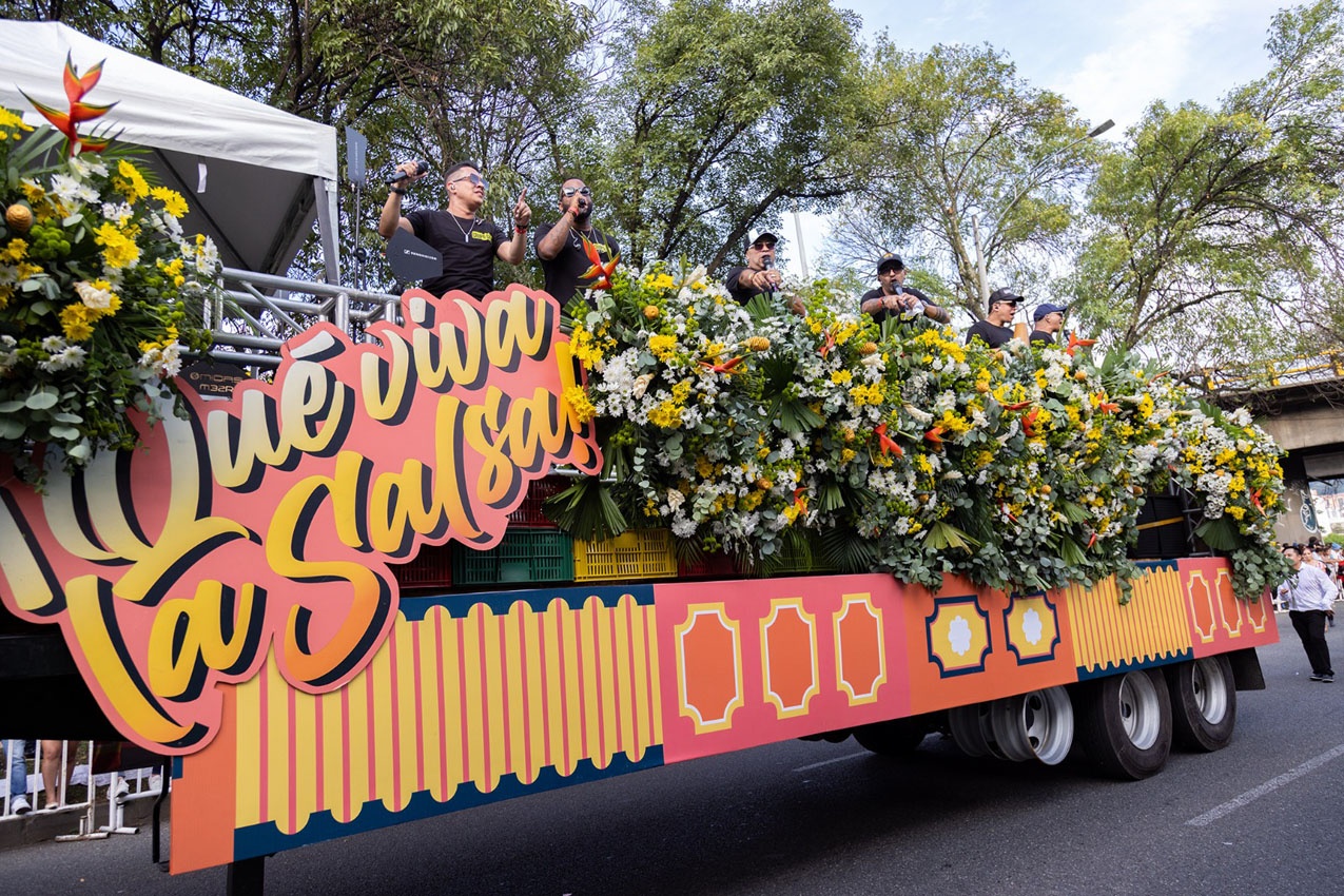 Imagen desfile avenida primavera (1)