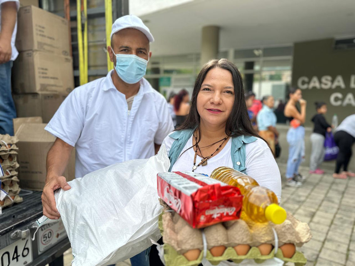 Imagen entrega de paquetes alimentarios (2)