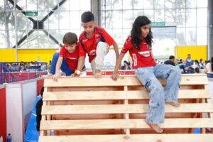 Imagen niñas y niños de las barras de Nacional y Medellín (3)