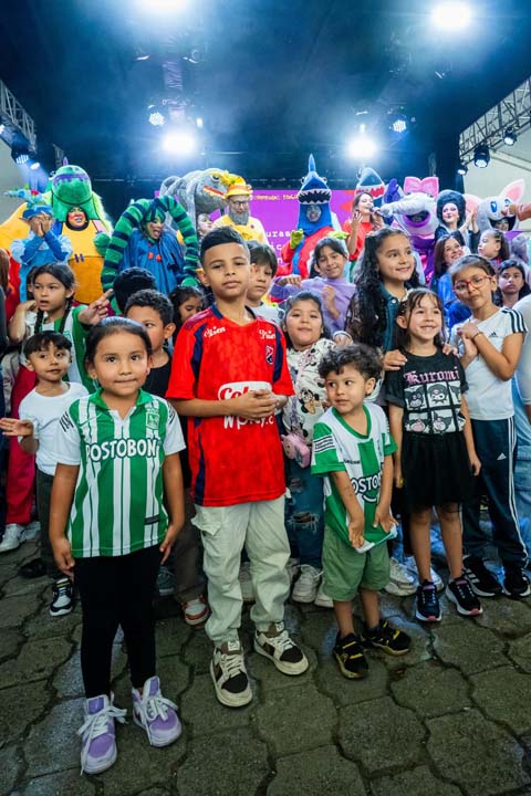Imagen niñas y niños de las barras de Nacional y Medellín Festival BC