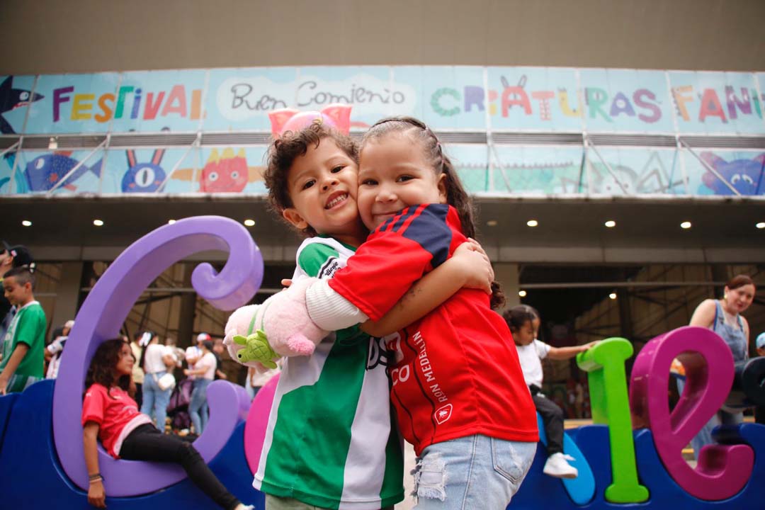 Imagen niñas y niños de las barras de Nacional y Medellín (6) Festival