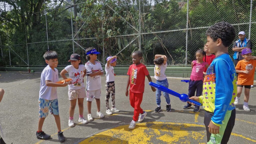Imagen niños en el parque