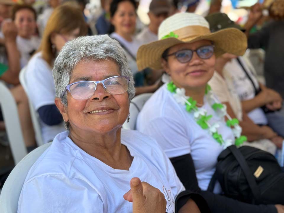 Imagen personas mayores participaron en la caminata (5)