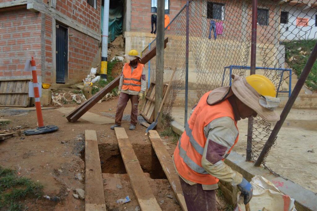 Imagen trabajadores agua potable foto 2