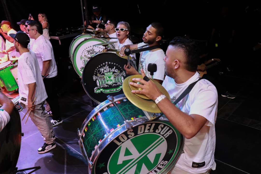 Imagen BOMBOS VERDES barristas de Medellín y Nacional