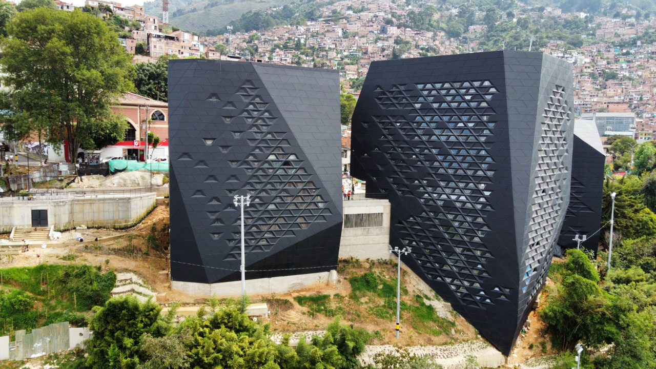 Imagen Biblioteca Parque Santo Domingo Savio (2)