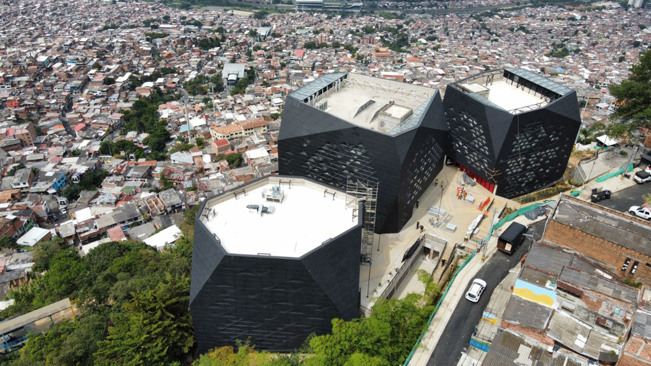 Imagen Biblioteca Parque Santo Domingo Savio (3)