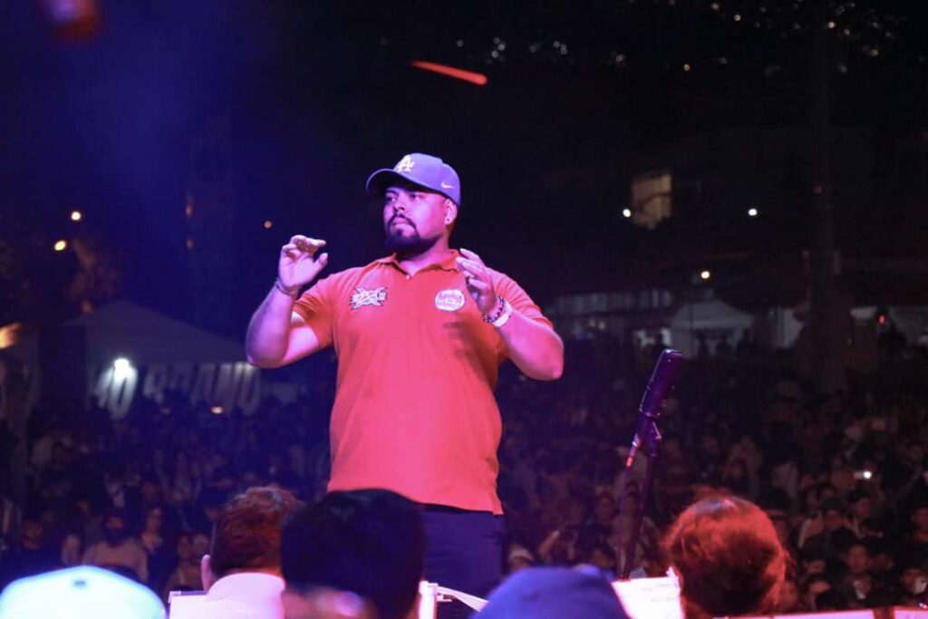 Imagen DAVID DIRIGIENDO barristas de Medellín y Nacional