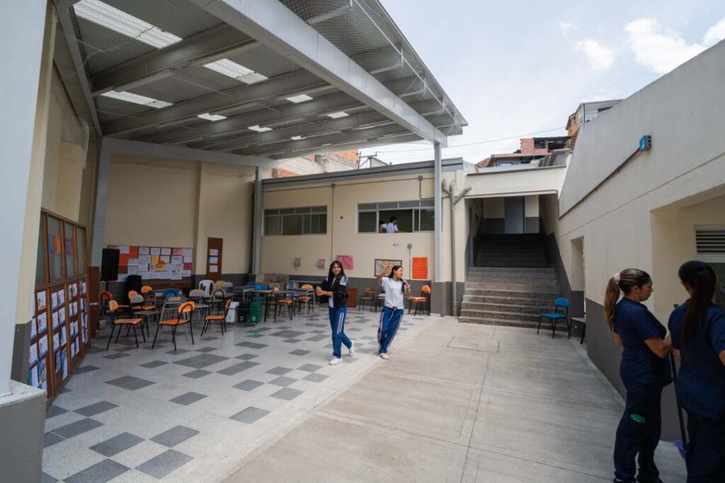 Imagen Estudiantes de Castilla, en el noroccidente de Medellín (1)