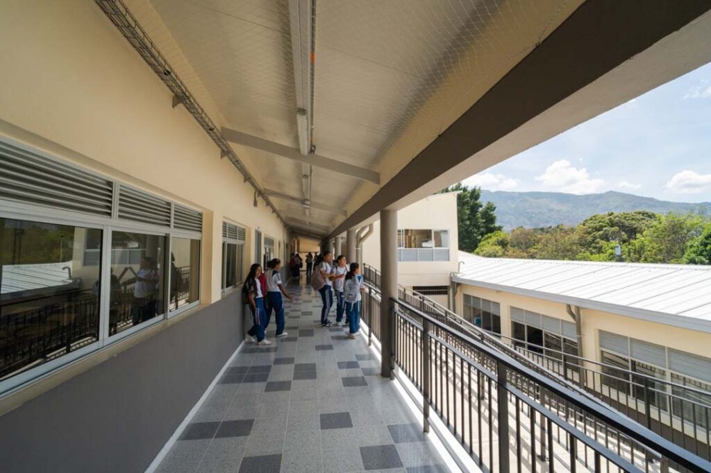 Imagen Estudiantes de Castilla, en el noroccidente de Medellín (2)