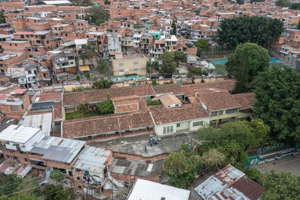 Imagen Estudiantes de Castilla, en el noroccidente de Medellín (2)
